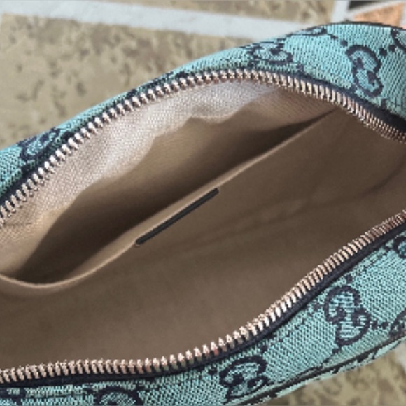 No damage to bag, only used 3 times. Willing to negotiate. - Picture 2 of 3